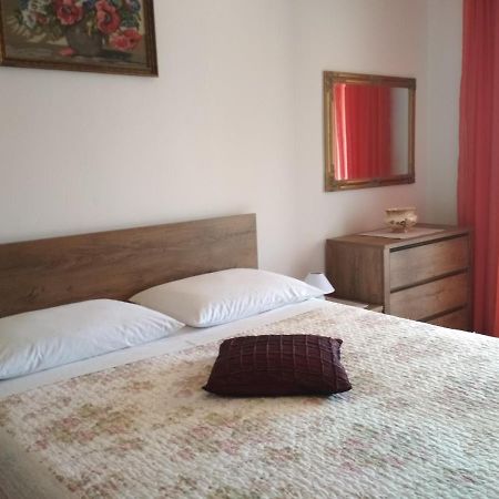 Lili Apartment โรวีน ภายนอก รูปภาพ