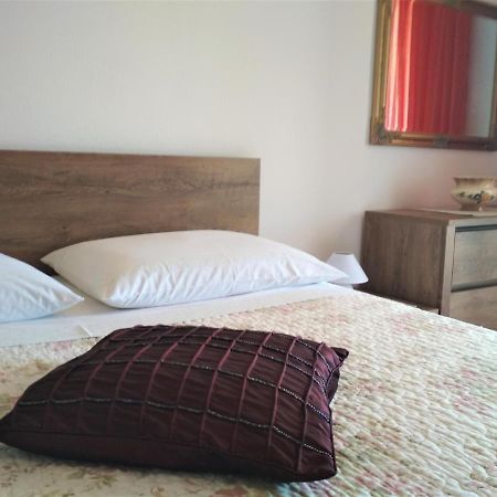 Lili Apartment โรวีน ภายนอก รูปภาพ