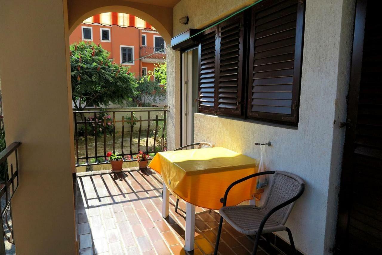 Lili Apartment โรวีน ภายนอก รูปภาพ