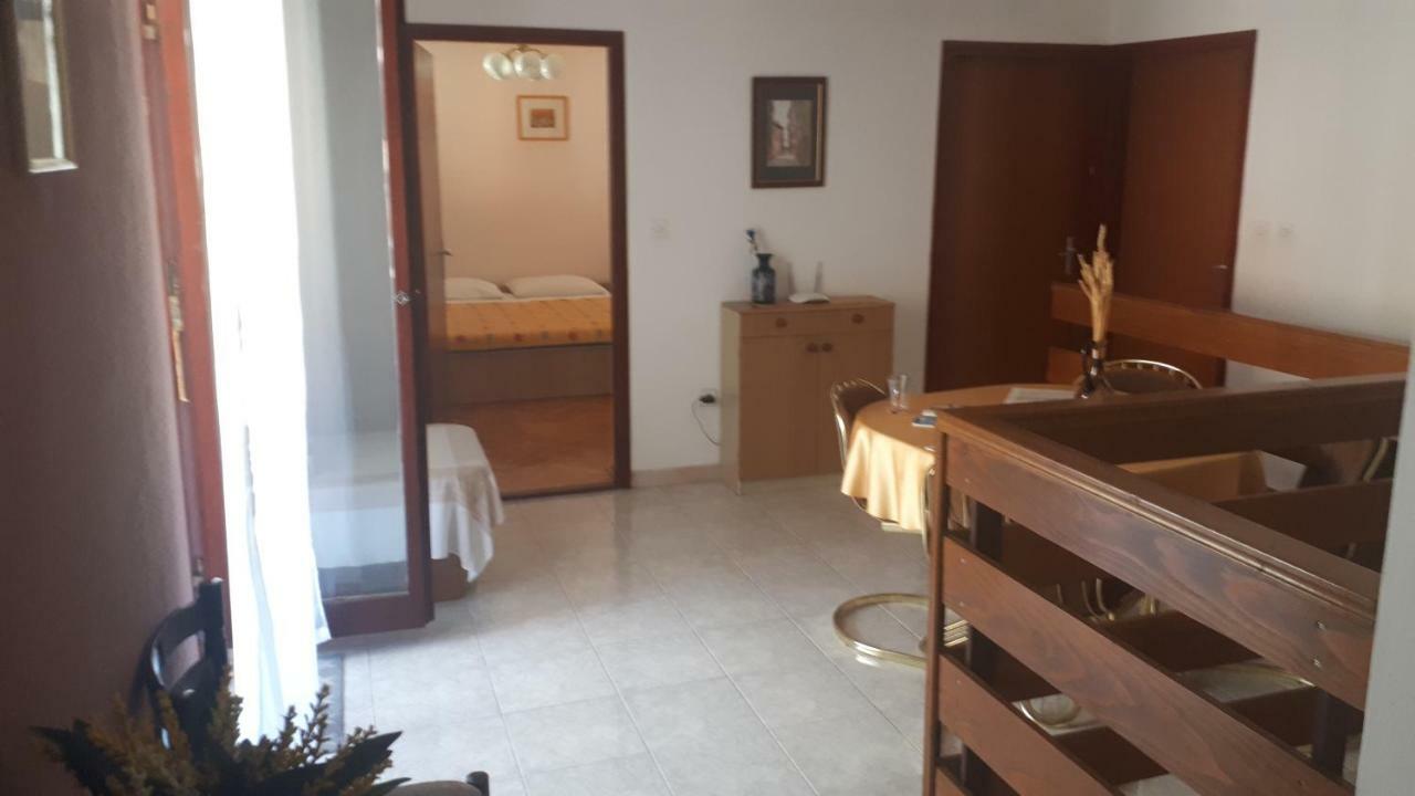 Lili Apartment โรวีน ภายนอก รูปภาพ