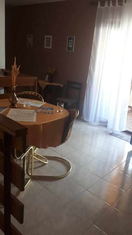 Lili Apartment โรวีน ภายนอก รูปภาพ