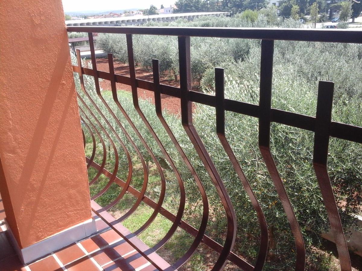 Lili Apartment โรวีน ภายนอก รูปภาพ